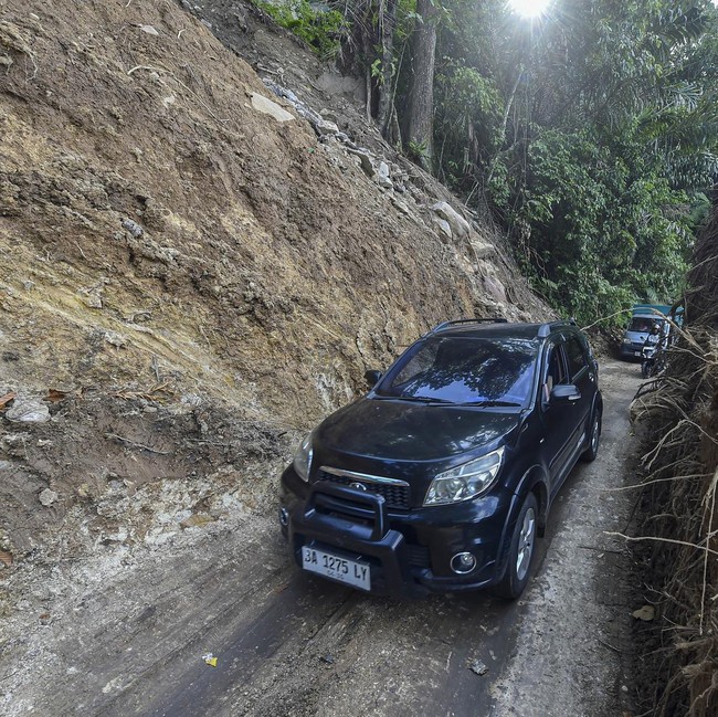 Akses Darat Agam-Bukittinggi via Kelok 44 Mulai Normal