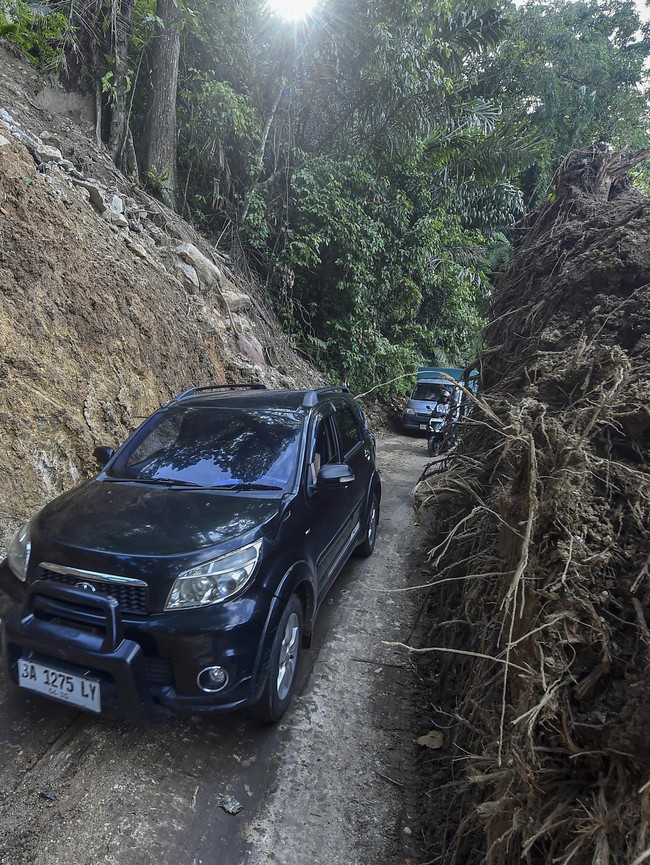 Akses Darat Agam-Bukittinggi via Kelok 44 Mulai Normal