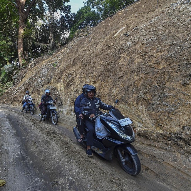 Kendaraan Mulai Bisa Lalui Jalur Agam-Bukittinggi via Kelok 44