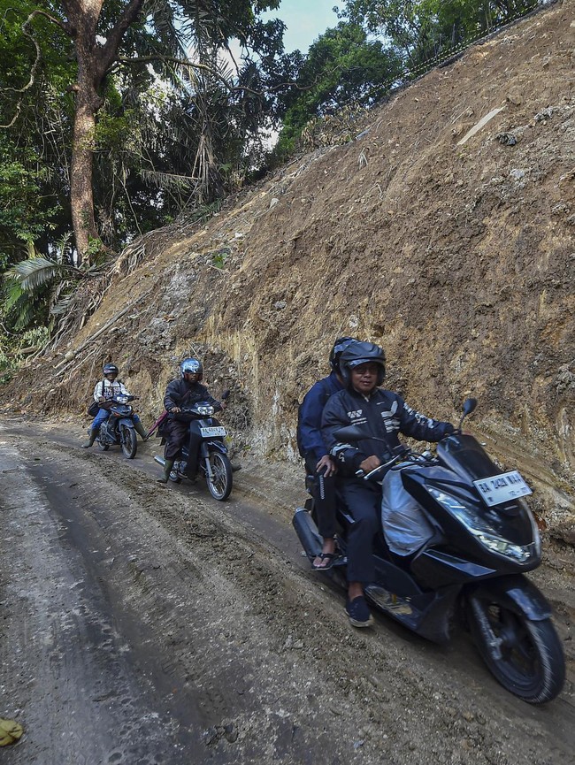 Kendaraan Mulai Bisa Lalui Jalur Agam-Bukittinggi via Kelok 44
