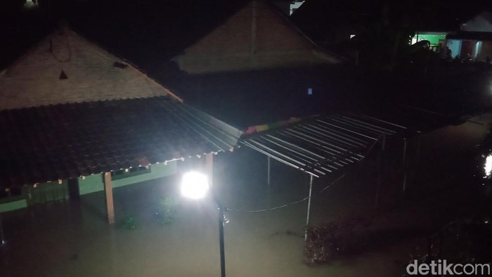 Hujan Deras, 2 Rumah Pinggir Sungai Banaran Klaten Banjir hingga 1 Meter