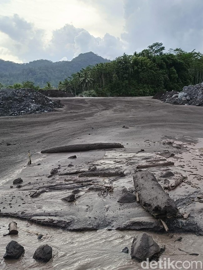 Potret Jembatan Limpas Lumajang yang Lumpuh Imbas Banjir Lahar Semeru