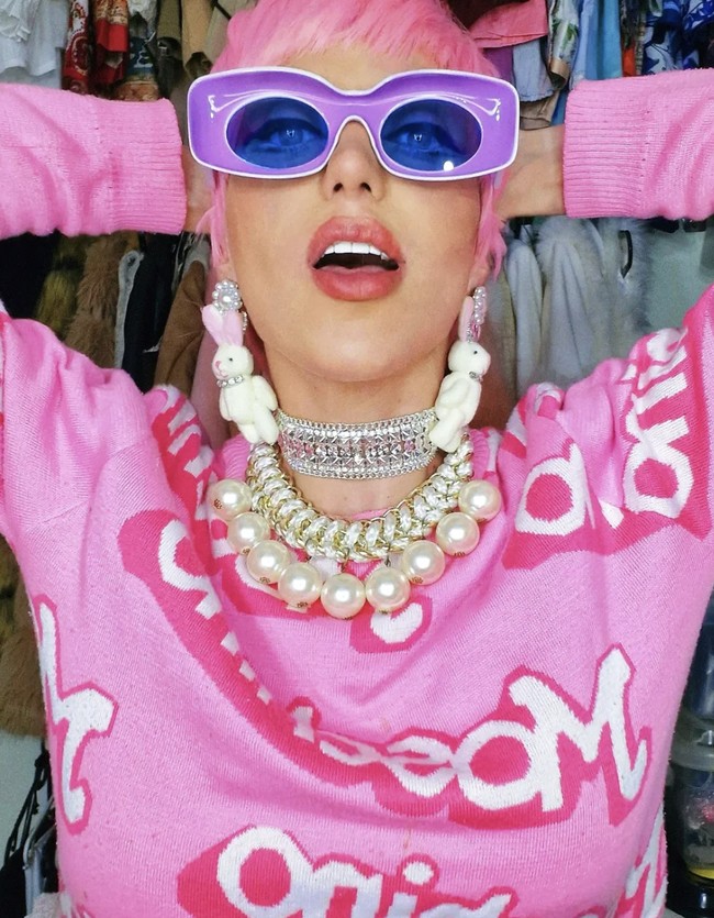 Kabar kematian influencer asal Brasil, Barbara Jankavski, kembali menjadi sorotan. Setelah sebulan penyelidikan, penyebab kematiannya akhirnya diumumkan. Namun, keluarganya menyebut bahwa kematian Barbara mencurigakan.  Foto: dok. Instagram @bonecadesumana