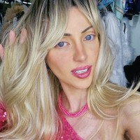 Barbara Jankavski dikenal sebagai influencer yang disebut mirip Barbie setelah menjalani 23 kali operasi plastik. Wanita 31 tahun itu tewas pada 2 November. Menurut laporan polisi yang diperoleh CNN Brasil, seorang pria bernama Renato Campos Pinto de Vitto menyewa layanan seksual ke Barbara pada malam kejadian.  Foto: dok. Instagram @bonecadesumana