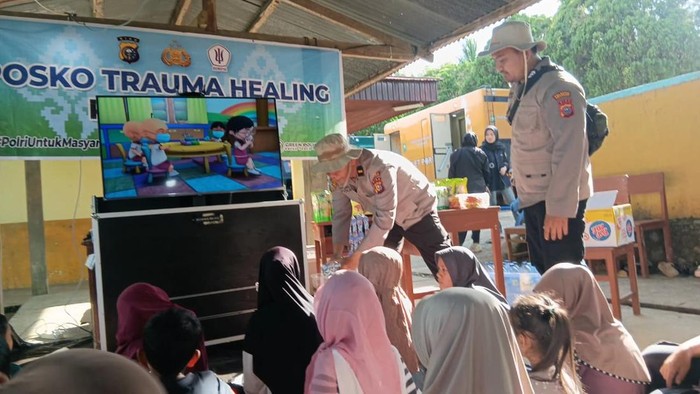 Bioskop Polda Riau Kembalikan Tawa Anak-anak Korban Bencana Agam