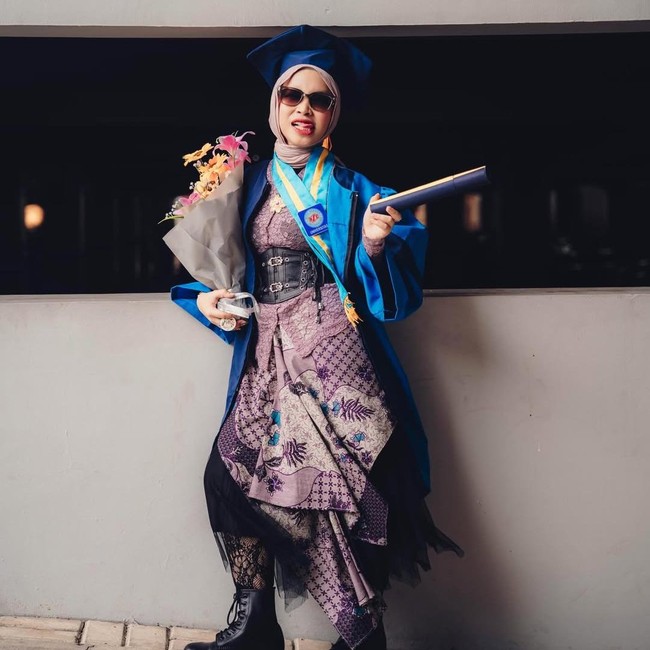 Congrats! Boah Sartika Jadi Sarjana, Dulu Nyaris Putus Sekolah