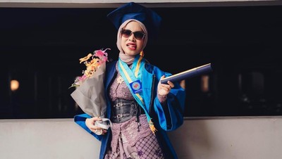 Congrats! Boah Sartika Jadi Sarjana, Dulu Nyaris Putus Sekolah