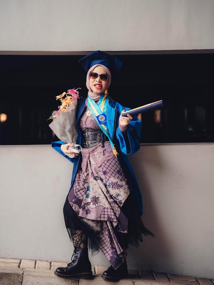 Boah Sartika jadi sarjana.