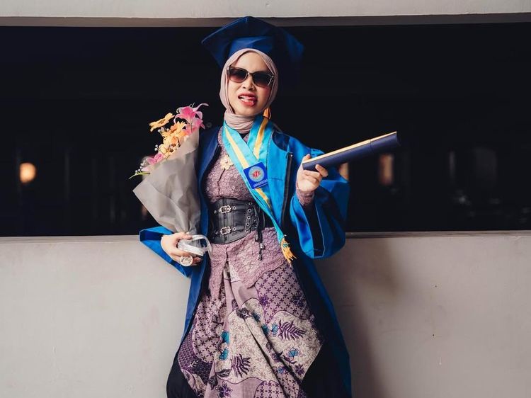 Congrats! Boah Sartika Jadi Sarjana, Dulu Nyaris Putus Sekolah