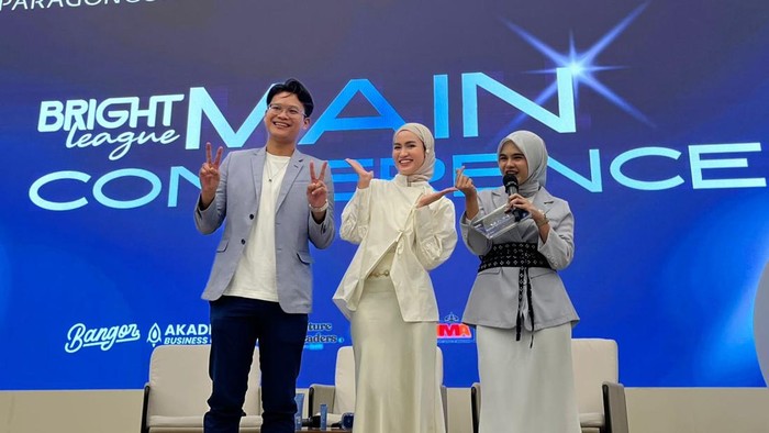 Bright League Main Conference 2025 menghadirkan ruang berbagi bagi generasi muda untuk memahami arti tumbuh melalui komunitas dan kolaborasi.