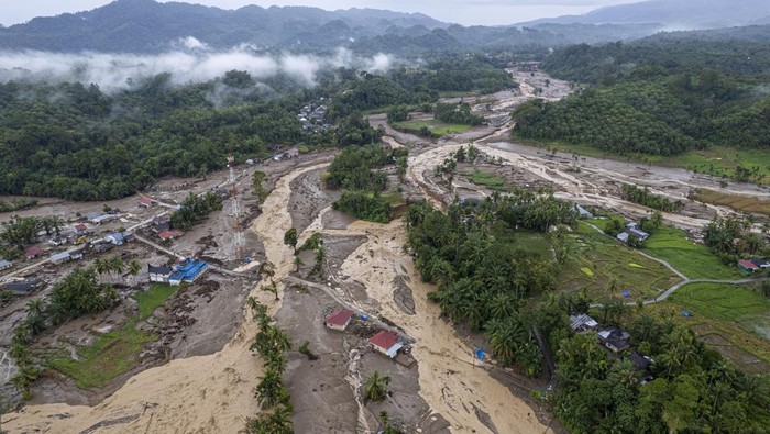 Sederet Penyebab Banjir Sumatera: Geologi Labil, Siklon yang Aneh, Hutan Hilang
