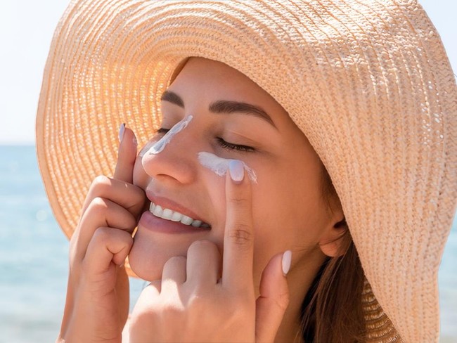 Dilema Pilih Sunscreen untuk Kulit Sensitif? 2 Sunscreen Ini Bisa Jadi Pilihanmu