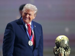 Trump Tunda Kenaikan Tarif Impor Furnitur Selama Setahun