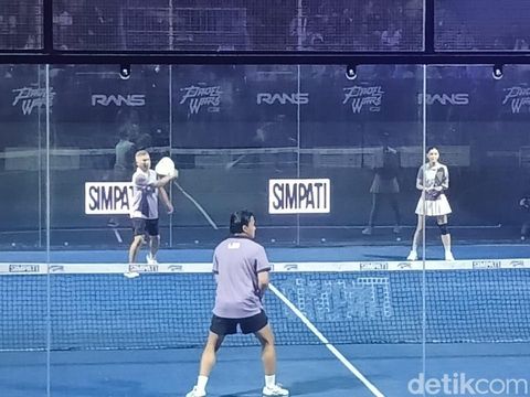 Gading marten Gading Marten dan Medina Dina menang lawan Rizky Febian dan Mahalini di RANS Padel Wars, Sabtu (6/12/2025).