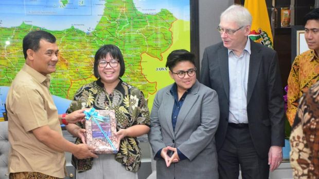 Gubernur Jateng, Ahmad Luthfi, saat bertemu dengan Kedutaan Besar Inggris dan tim Techne Praxis International di Kota Semarang, jUMAT (5/12/2025). Gubernur Jateng, Ahmad Luthfi, saat bertemu dengan Kedutaan Besar Inggris dan tim Techne Praxis International di Kota Semarang, jUMAT (5/12/2025).