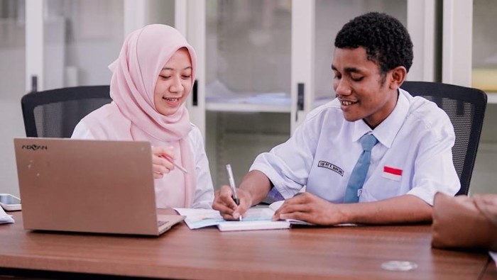 Kisah Noreka, Guru Sekolah Rakyat yang Wujudkan Cita-cita di Papua