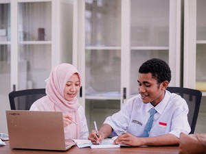 Kisah Noreka, Guru Sekolah Rakyat yang Wujudkan Cita-cita di Papua