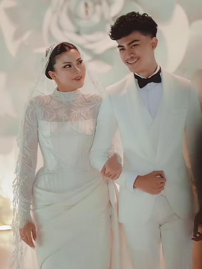 Hanum Mega Didampingi 2 Anak, Resmi Menikah dengan Rafly Febian