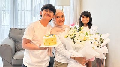 Keseruan Indra Jegel Makan Bareng Keluarga dan Pemeran Agak Laen