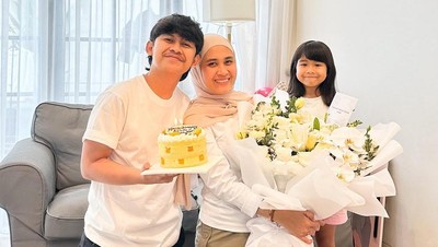 Keseruan Indra Jegel Makan Bareng Keluarga dan Pemeran Agak Laen