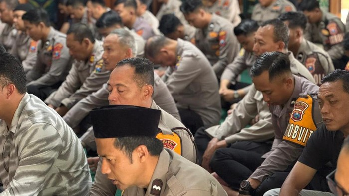 Polres Batu Gelar Salat Ghaib untuk Korban Bencana di Aceh Sumatera