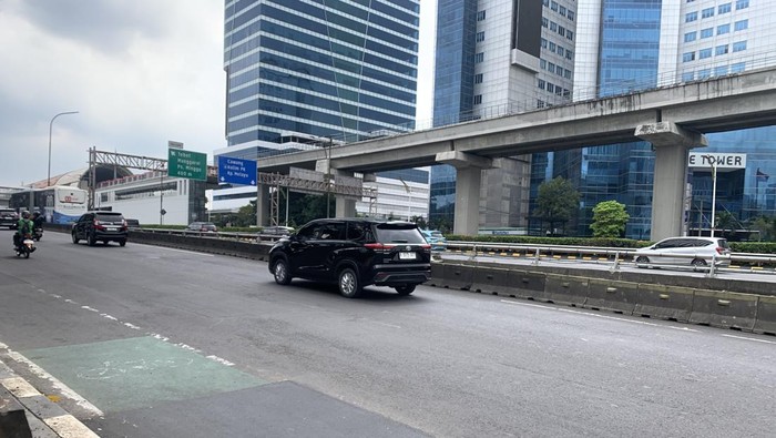 Sempat Berlubang, Jalan Gatsu Pancoran Arah Cawang Kini Sudah Diperbaiki