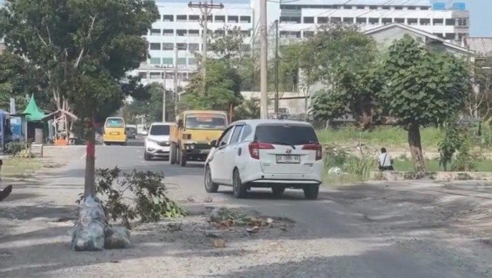 Keluhkan Jalan Harmonika Baru Rusak Parah, Warga: Padahal Akses Ambulans