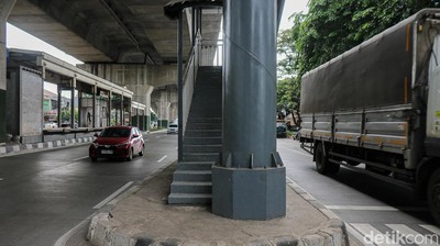 JPO Tipar Cakung Dinilai Rawan Bahaya bagi Penyeberang