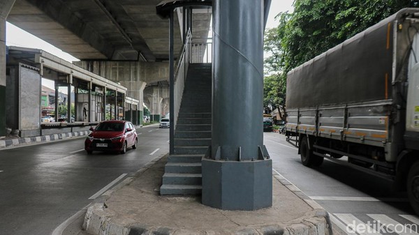 JPO Tipar Cakung Dinilai Rawan Bahaya bagi Penyeberang