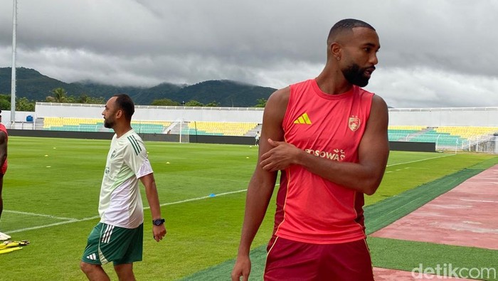 Kapten PSM Makassar, Yuran Fernandes saat latihan menjelang laga kontra Persebaya di Stadion Gelora BJ Habibie.