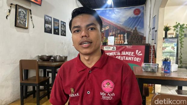 Kedai makan khas Aceh di Kota Bogor ini memberikan makanan gratis kepada mahasiswa yang merantau dari Sumatera Barat, Sumatera Utara, dan Aceh. (Rizky AM/detikcom)