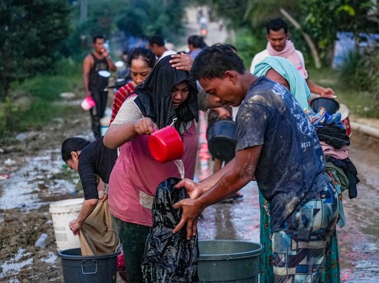 Korban Banjir Aceh Tamiang Terpaksa Hidup dengan Air Parit