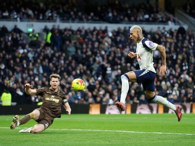 Tottenham dan Everton Mau Tukar Guling Richarlison-Ndiaye