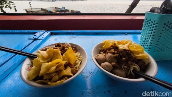 Mi Ayam Abah Ule di Tepian Waduk Darma
