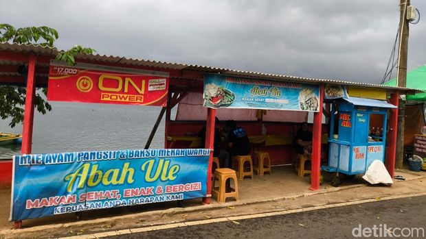 Mi Ayam Abah Ule di Tepian Waduk Darma