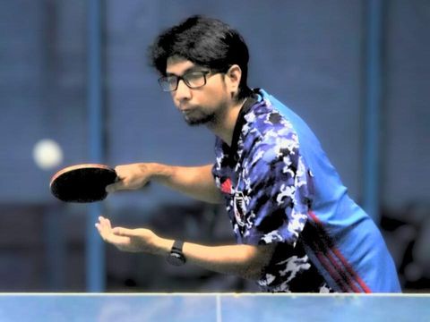 Bagi Muhammad Yosta Novthami, disabilitas bukanlah alasan untuk menjual kesedihan. Ketua Perkumpulan Penyandang Disabilitas Indonesia (PPDI) Kota Tarakan ini menolak lagu-lagu sendu di acara difabel.