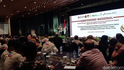 Pembukaan Konferensi Nasional ke-4 Asosiasi Pengajar Hukum Tata Negara dan Hukum Administrasi Negara (APHTN-HAN) di Labuan Bajo, Manggarai Barat, NTT, Jumat (5/12/2025). (Foto: Ambrosius Ardin/detikBali)