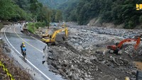 Usai Banjir di Jalur Padang-Bukittinggi, Alat Berat Langsung Diterjunkan