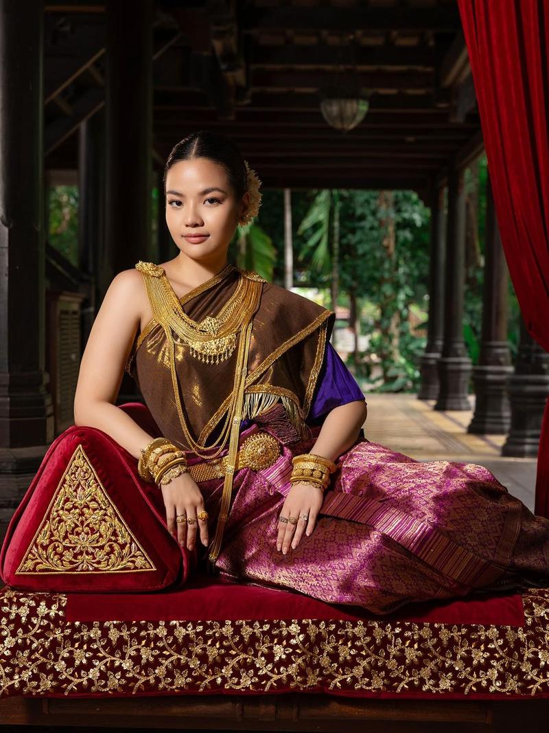 8 Foto Pernikahan Mewah Putri Kamboja Gen Z dengan Putra Konglomerat