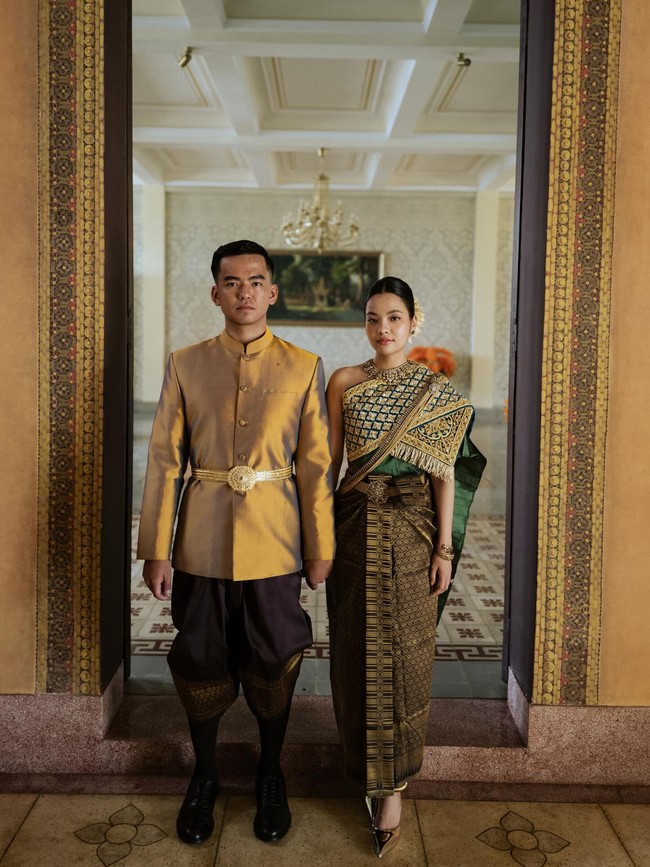 Wantia 28 tahun itu memamerkan berbagai pakaian indah selama upacara Khmer, dipadukan dengan perhiasan pusaka yang mewakili garis keturunan dan tradisi kerajaannya. Foto: Instagram @soriya_noro