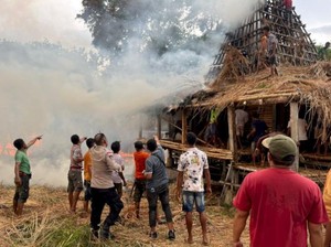Duh, 28 Rumah Adat di Kampung Waru Wora Sumba Terbakar Hebat