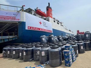 PMI Kirim 1.500 Kantong Darah-Ribuan Logistik untuk Korban Banjir Sumatera