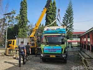 Peti Pendingin Jenazah Bantuan Polda Riau Tiba di RSUD Lubuk Basung Agam