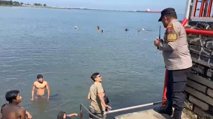 Wisatawan di Pantai Kum-Kum Diimbau Waspada Usai Ada Pelajar Tenggelam