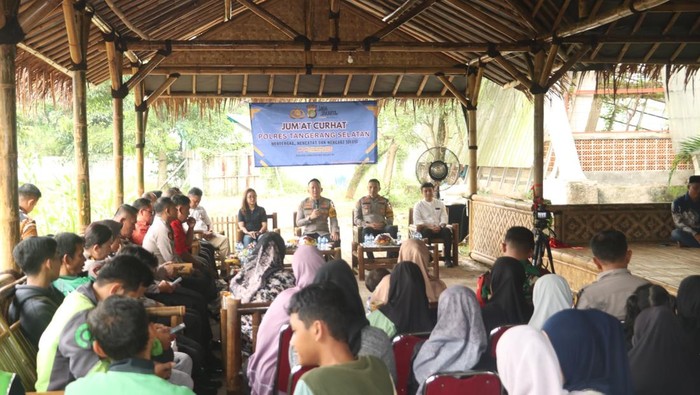 Polres Tangsel Gelar Pengobatan Gratis hingga Bagi Sembako ke Ojol