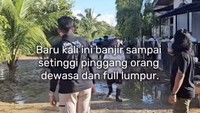 Ini memang bukan banjir pertama yang terjadi di lingkungan rumah orang tua Praz Teguh. Namun, baru kali ini banjirnya sampai setinggi pinggang orang dewasa dan dipenuhi lumpur. Foto: Instagram @kitabisacom
