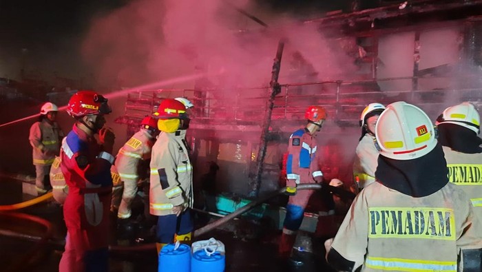 Kapal Terbakar di Pelabuhan Muara Baru Dipicu Korslet, Kerugian Rp 500 Juta