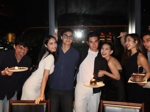 Romantis! Sandrinna Michelle Makan Bersama Kekasih dan Sahabat