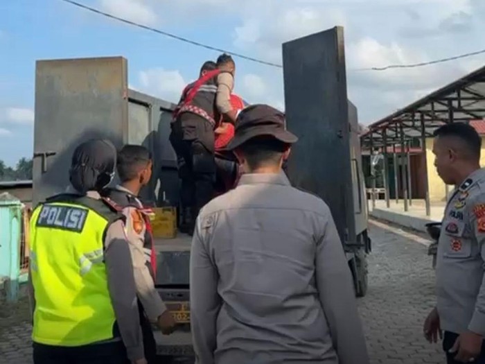 Polantas di Aceh Gelar Bakti Sosial Peduli Bencana, Bagikan Makan-Kebutuhan Korban