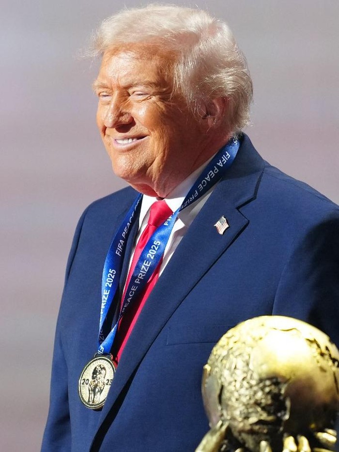 Senyum Lebar Trump Saat Jadi Penerima Pertama FIFA Peace Prize